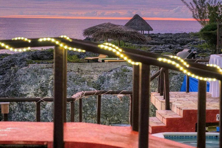 Negril: 7 Mile Beach, Shopping, &amp; Dinner at Ivan&#039;s Tour