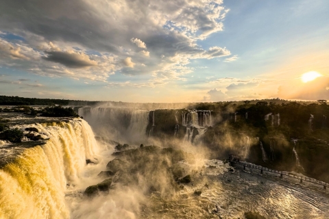 Von Foz do Iguaçu aus: Sonnenuntergang an den WasserfällenTicket für den Sonnenuntergang an den Wasserfällen und regulärer Transport