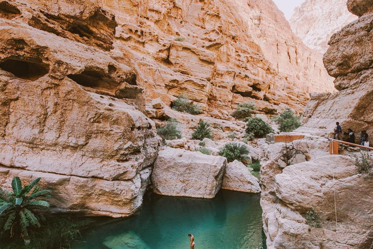 Muscat: Full-Day Wadi Shab &amp; Bimmah Sinkhole + free lunch