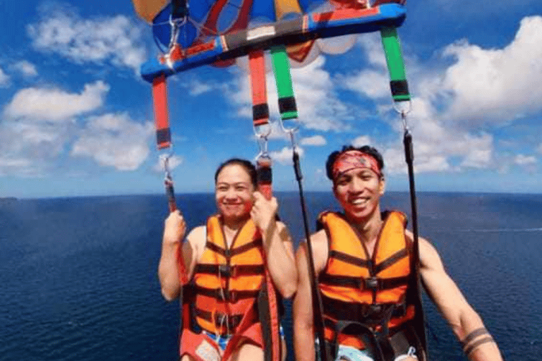 Boracay: 15 minuters äventyr med parasailing