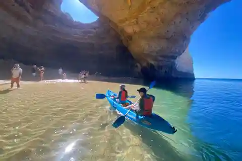 Praia de Benagil: Kayak até às grutas de Benagil ao nascer do sol, encontra a paz