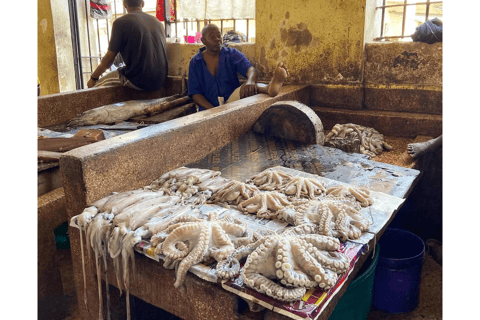 Excursão a Stone Town e à Quinta das Especiarias com almoço tradicionalPasseio pela Cidade de Pedra e Fazenda de Especiarias com Almoço Tradicional