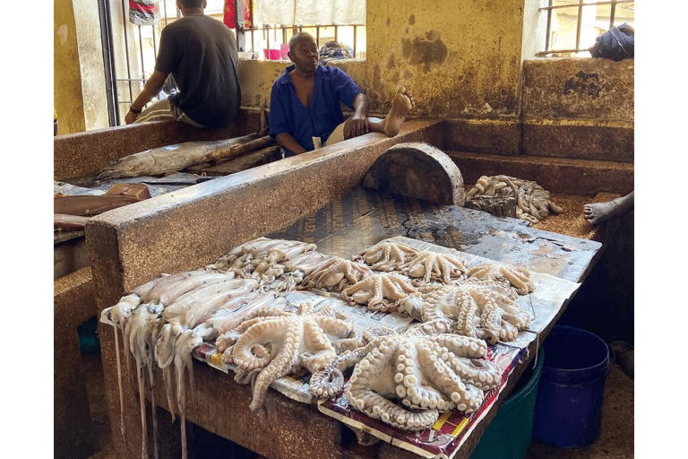 Excursão a Stone Town e à Quinta das Especiarias com almoço tradicionalPasseio pela Cidade de Pedra e Fazenda de Especiarias com Almoço Tradicional