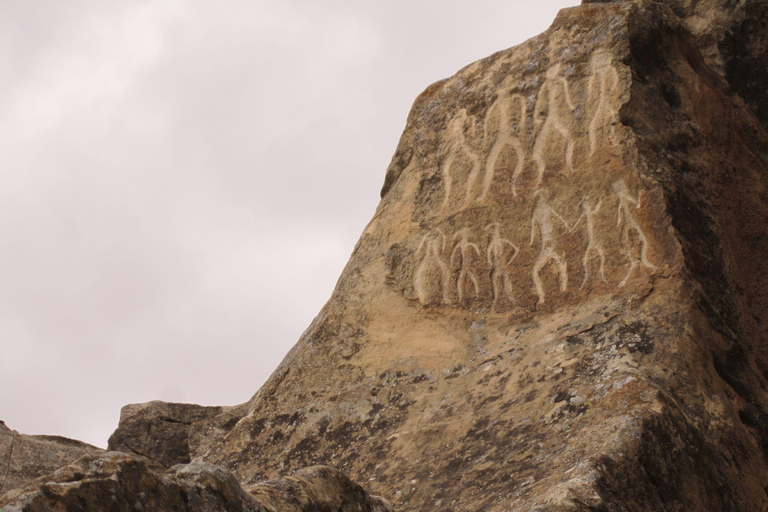 Gobustan e Ateshgah, a história e a magia do fogo