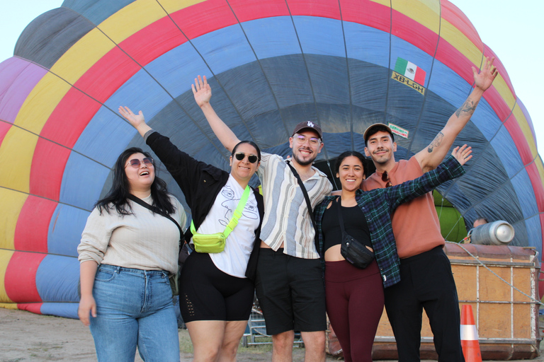 Vuelo en globo aerostático desde CDMX + desayuno cuevaSolo Vuelo dans le monde aérostatique