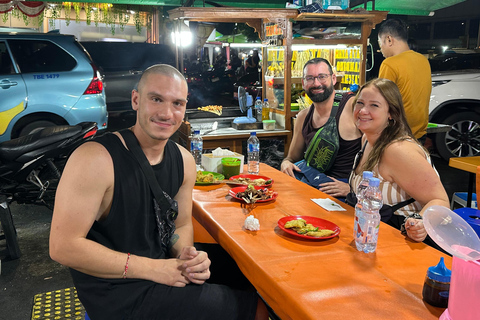 Jakarta: avondwandeltour met snacks en dinerJakarta: nachtelijke wandeltour met snacks en diner
