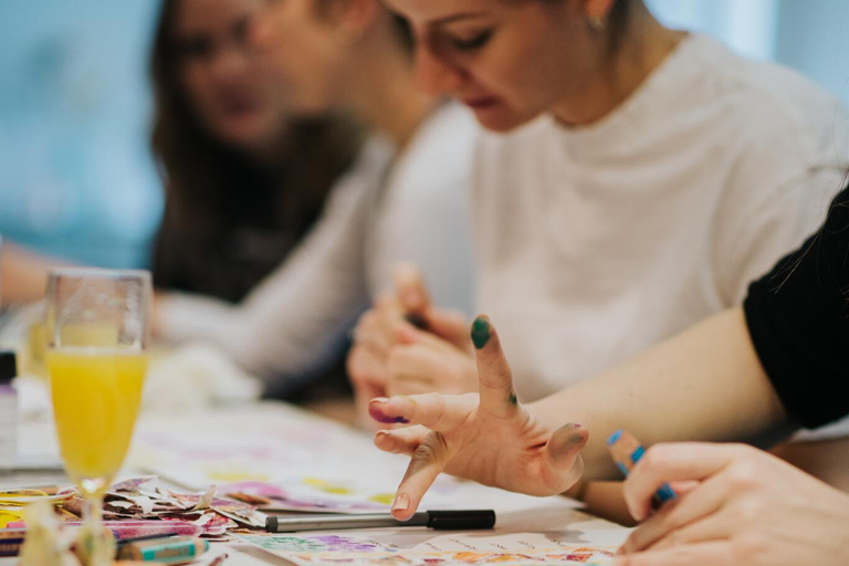 Düsseldorf: Bachelorette Bride Book – Design a Unique Piece for the Bride Together Düsseldorf: Bachelorette Party Bride Book - Create a unique book for the bride together