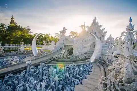 Chiang Mai: White, Blue & Big Buddha Temples in Chiang Rai