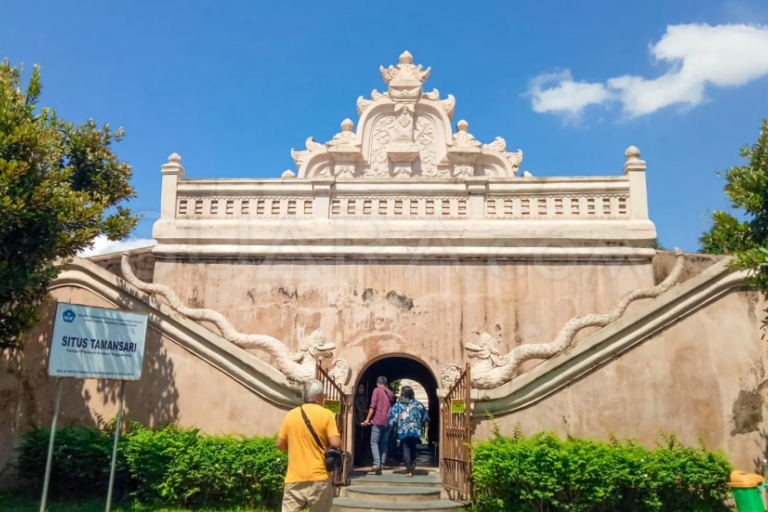 Zamek wodny Taman sari, pałac sułtana i degustacja lokalnych potraw