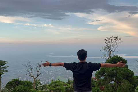 Visita a Montanha da Virgem Negra, Cu Chi, Cao Dai com guia LGBT