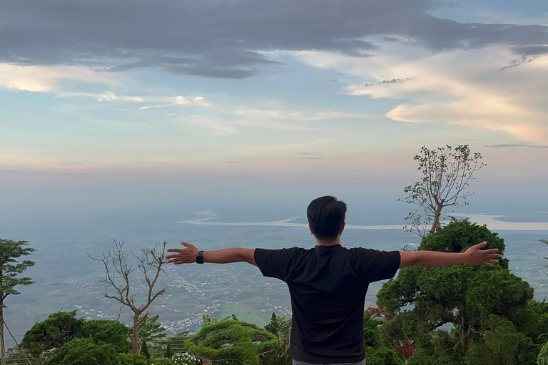 Visita a Montanha da Virgem Negra, Cu Chi, Cao Dai com guia LGBT