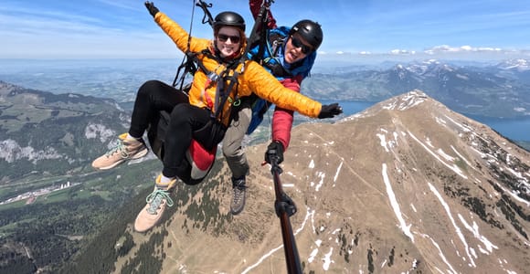 Spiez: Paragliding Flight from Niesen