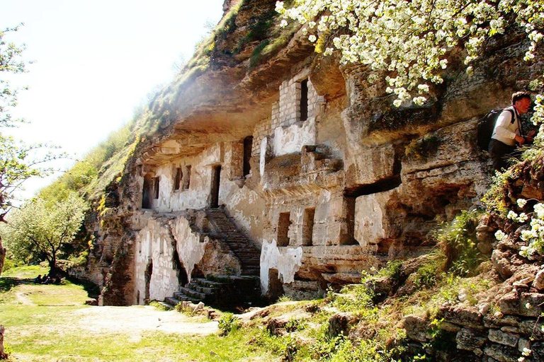 Țipova Monastery Hiking Tour with Lunch