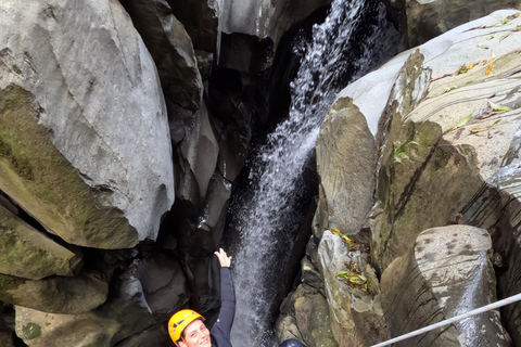 Açores: Aventura de Canyoning no Salto do CabritoAçores: Aventura de canoagem no Salto do Cabrito
