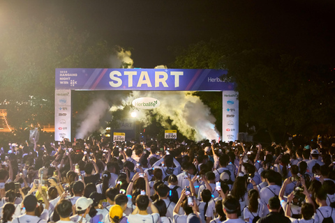 2026 Night Walk: Seoul Han River 14K or Busan Coastline 16K Hangang Night Walk 14K [Slot 2: 20PM]