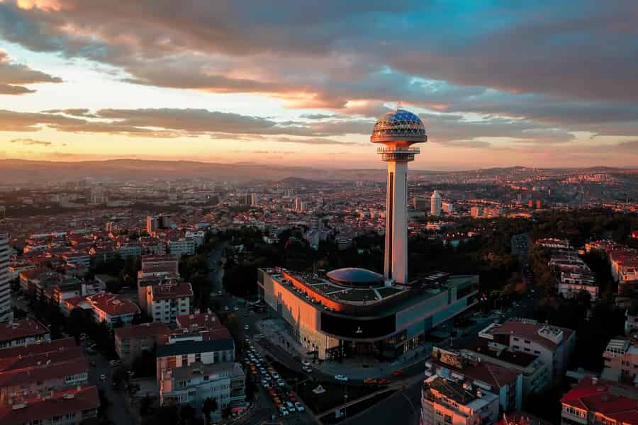 Ankara: Ticket für die Aussichtsterrasse des Atakule-Turms. Foto: GetYourGuide Ankara: Ticket für die Aussichtsterrasse des Atakule-Turms. Foto: GetYourGuide
