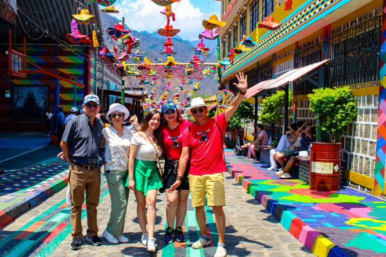 Von Antigua hin und zurück: Entdecke die Dörfer am Atitlán-See