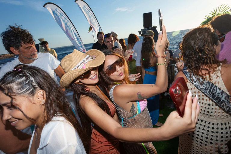 Ibiza: Formentera Full-Day Boat Trip with Sunset Party