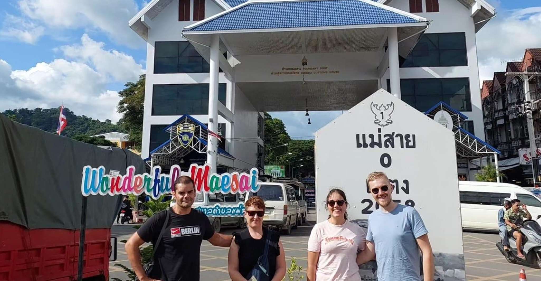 Chiang Rai, Guided Tour of 8 Highlights with Thai Buffet - Housity