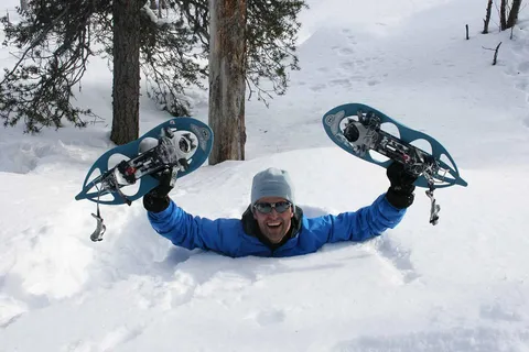 Kiruna: Snowshoe Trek with Aurora Hunt and Warm Beverage