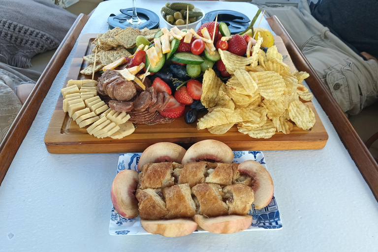 Marina Del Rey: Romantic Cruise with Dinner or Charcuterie