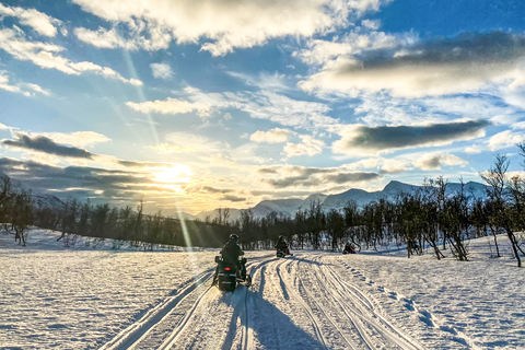 Vanuit Tromsø: Sneeuwscootersafari in de Lyngen Alps