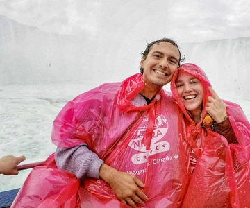 Toronto: Niagara Falls Canada Day Tour + Boat Cruise Option