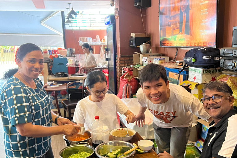 Privétour met kookles en vrouwelijke gids in Ho Chi Minh