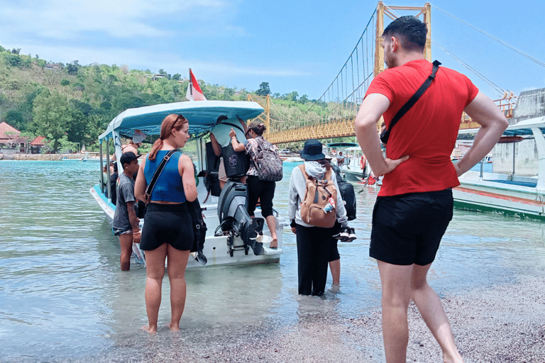 Trasferimenti in barca tra Nusa Penida e Nusa LembonganTrasferimenti in barca da Nusa Lembongan a Nusa Penida