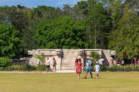 Chichén Itzá: Visita las ruinas, el cenote sagrado y ValladolidExcursión Clásica desde Cancún