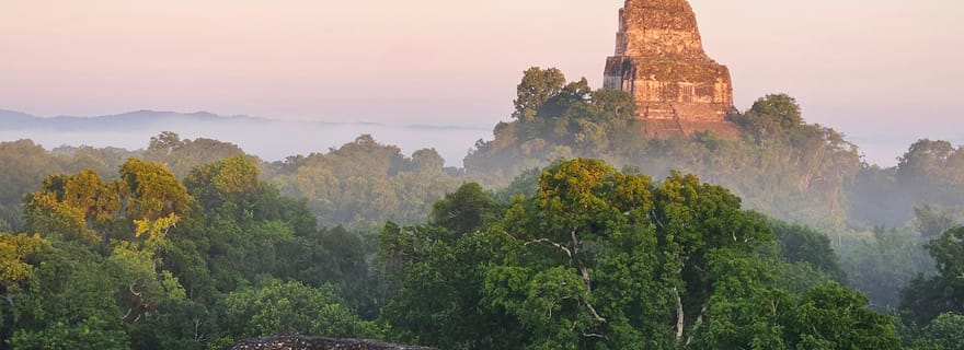 Tikal depuis Flores ou l'aéroport de Mundo Maya
