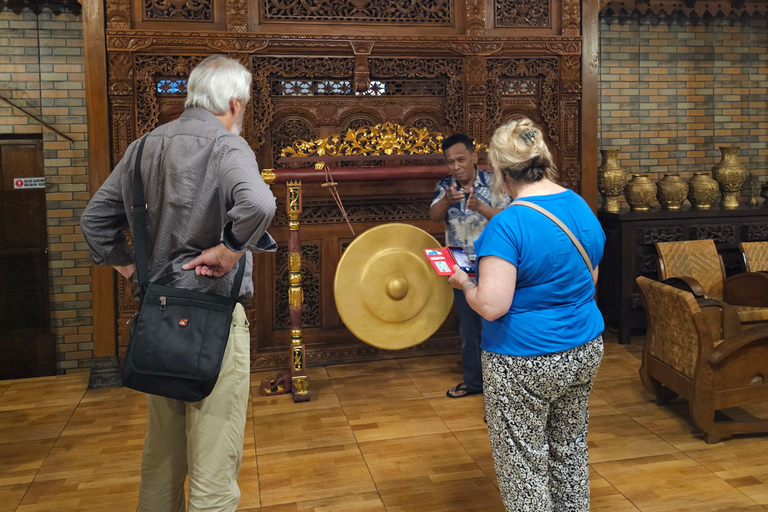 Borobudur Climb-Up & Prambanan Journey with Licensed Guide Borobudur Climb-Up & Prambanan Journey with Licensed Guide