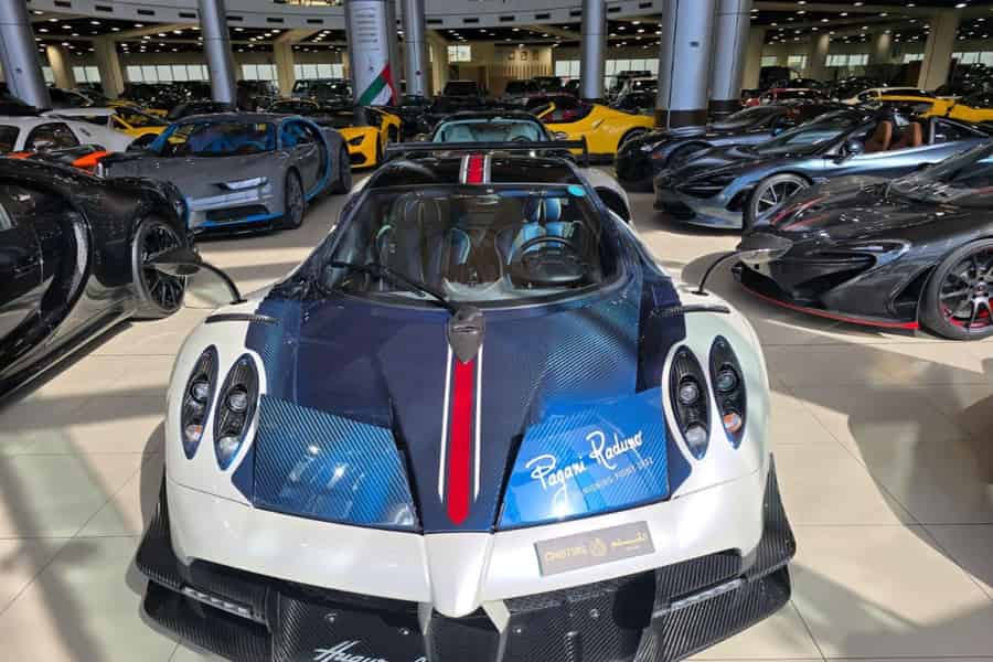 Dubai: Luxusauto-Showroom-Tour mit Rückfahrt zur Dubai Mall. Foto: GetYourGuide