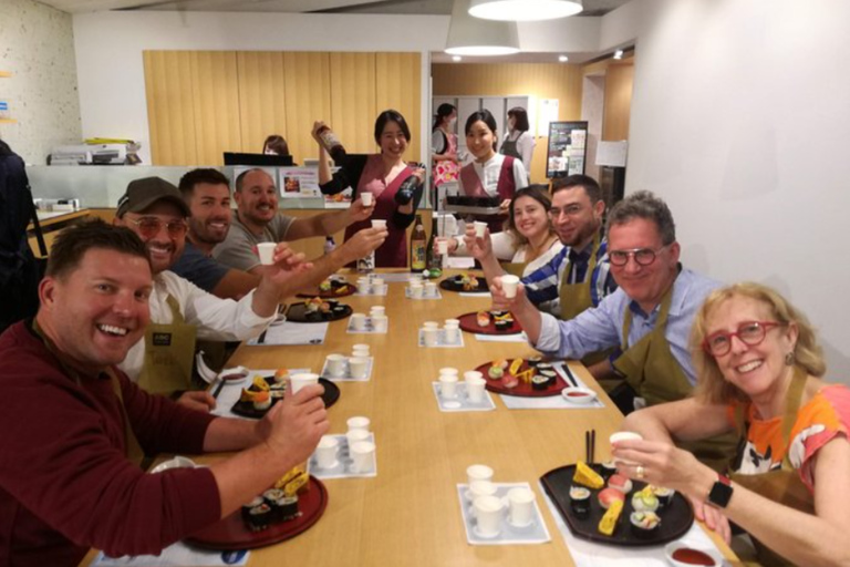 Lección de Cocina de Sushi en la Escuela Culinaria Líder de Japón