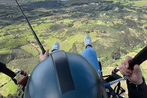 Bogotá: Ticket de entrada para vuelo en parapente en GuatavitaTicket de entrada básico para volar en parapente en Guatavita