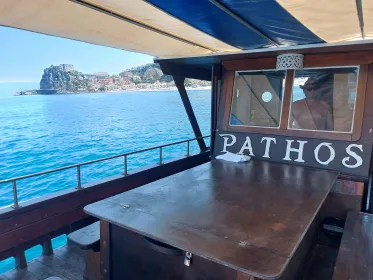 Pathos Scilla: Tour in barca lungo tutta la Costa Viola