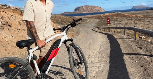 La Graciosa: Rent your ELECTRIC BIKE and explore the island at your own pace