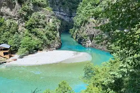 Desde Tirana/Durrës Excursión de un día al río Shala y al lago Koman