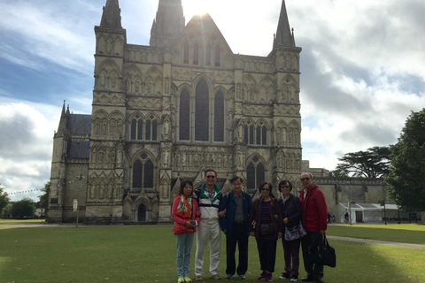 Southampton to London: Transfer with a Stop at Stonehenge Southampton Cruise Transfer via Stonehenge