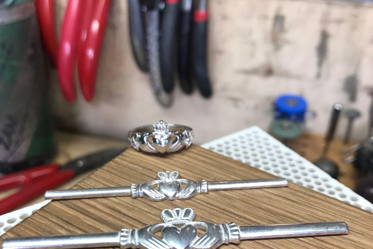 Dublin: Workshop i att smida din egen Claddagh-ring i silver