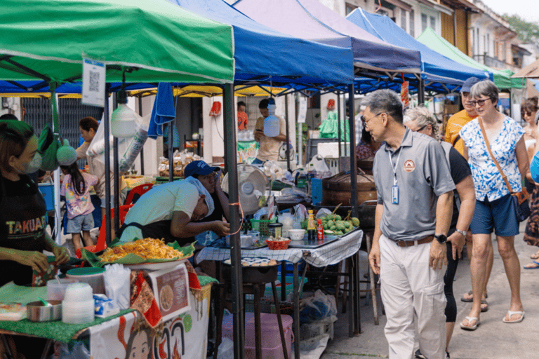 Khao Lak: Kleine Amazonas-Kanutour &amp; Altstadttour mit MittagessenKhao Lak: Kleine Amazonas-Kanufahrt &amp; Tour durch die Altstadt mit Mittagessen