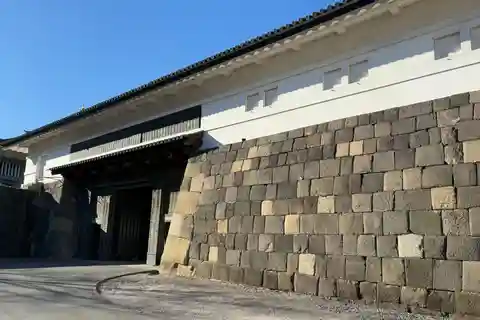 東京皇居とノスタルジック横丁神楽坂ツアー