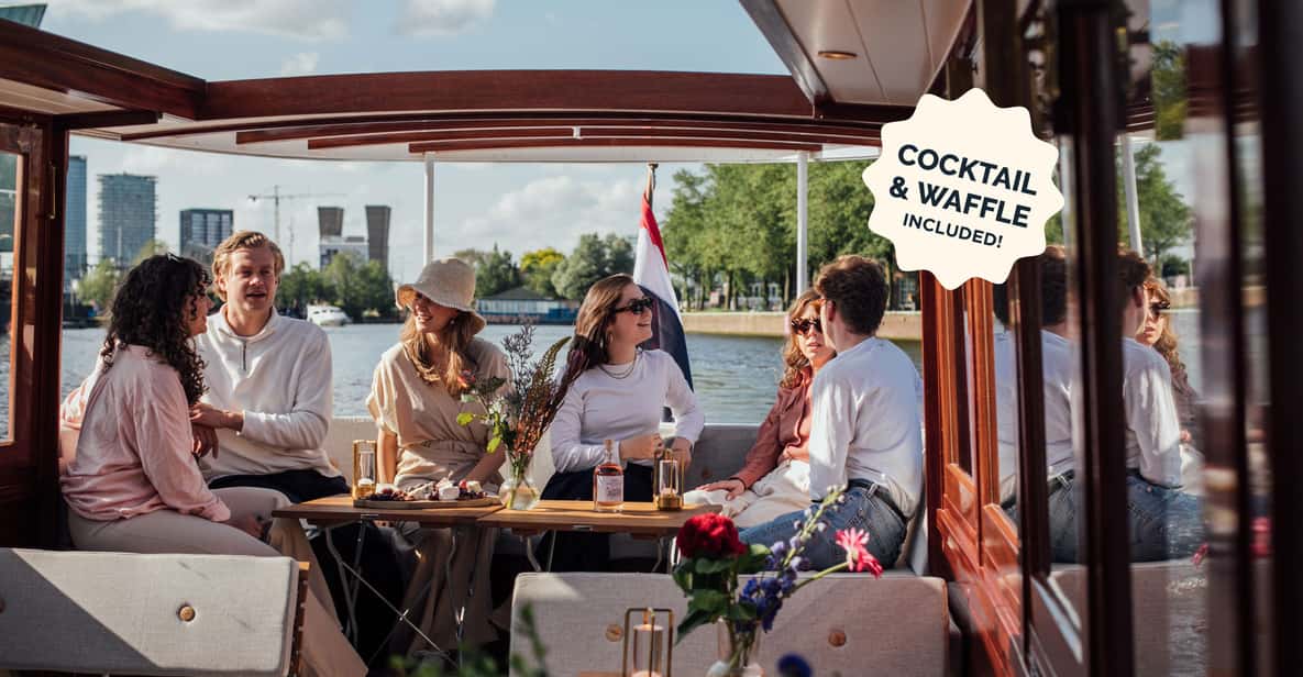 Afbeelding 0 van Amsterdam: luxe salon-boottocht met cocktails en wafels
