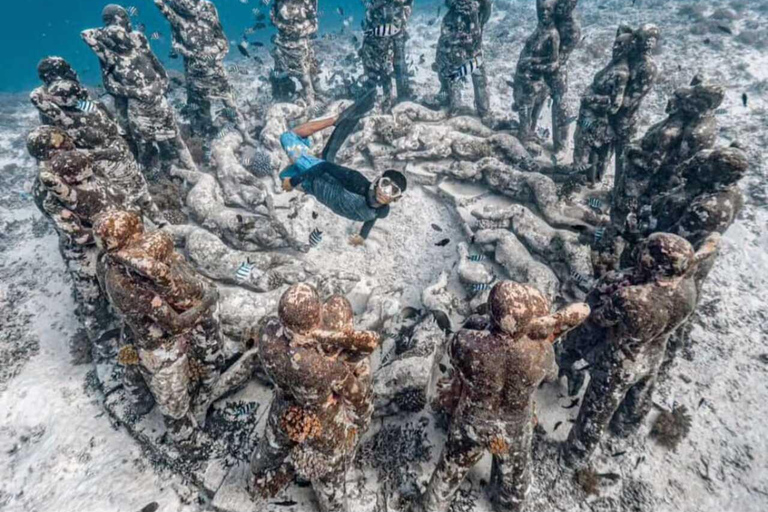 Gili Islands: Snorkeling Tour with Turtles and Statues