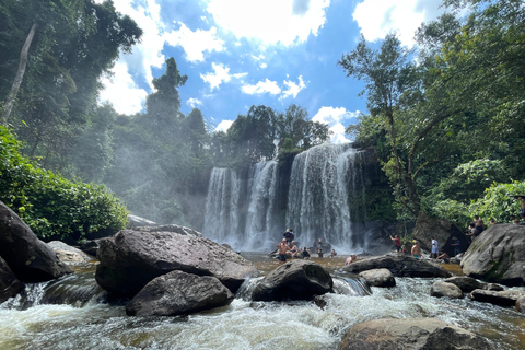 Tour di un giorno delle cascate di Beng Mealea Banteay Srei e Phnom KulenTour per piccoli gruppi