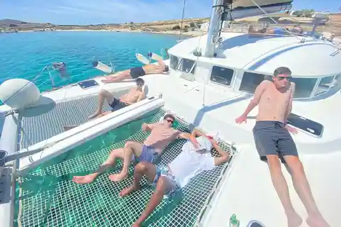 Mykonos: Passeio de Catamarã com Refeição e Bebidas