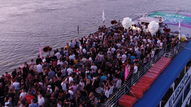 Budapest: Cruisin' Boat Party Tour with Electronic Music