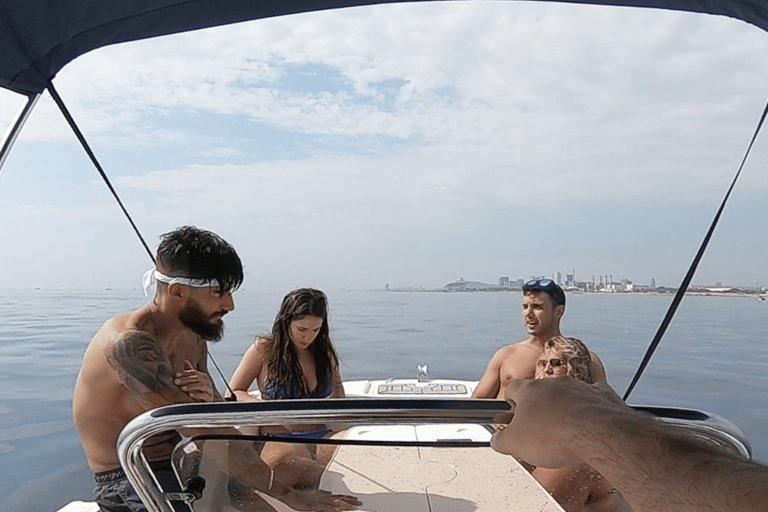 Barcelone : Location de bateaux sans permis2h de location de bateau jusqu&#039;à 6 personnes