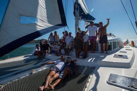 Lisbona: Crociera in catamarano al tramonto con bevande