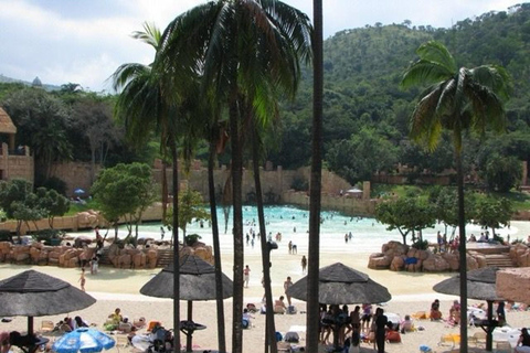 Johannesburg: Sun City Water Park & Chameleon Village Trip